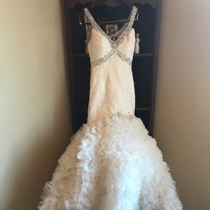 Beautiful wedding dress!